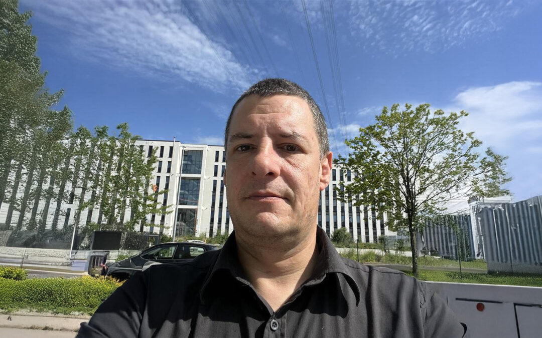 Saschas Geschichte mit Akne inversa: „Ich dachte, das Leben ist vorbei.“