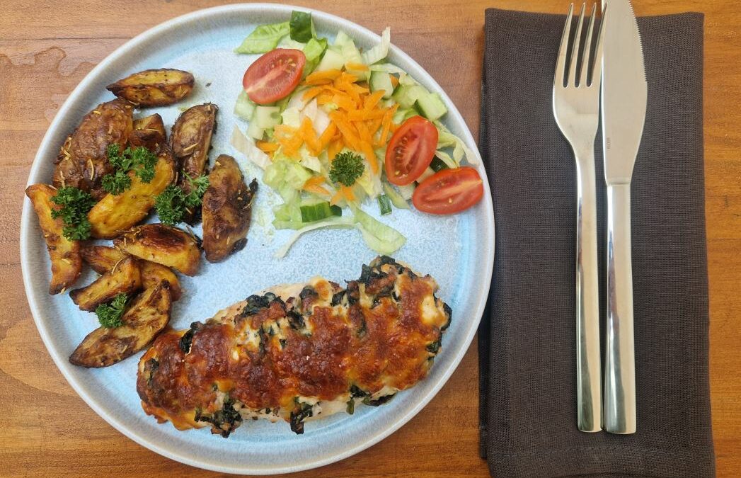 Spinat-Ricotta-Hähnchen mit Kartoffelspalten bei Neurodermitis