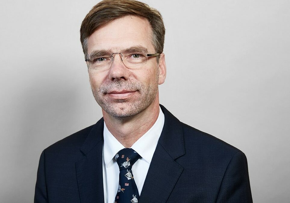 Hautprobleme im Fokus: Wie sichtbare Neurodermitis-Ekzeme den (Berufs-)Alltag beeinflussen können