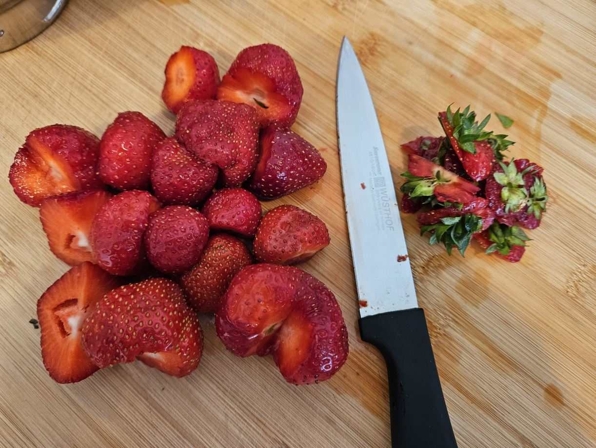 Neurodermitis Rezept Melonensmoothie Erdbeeren Messer