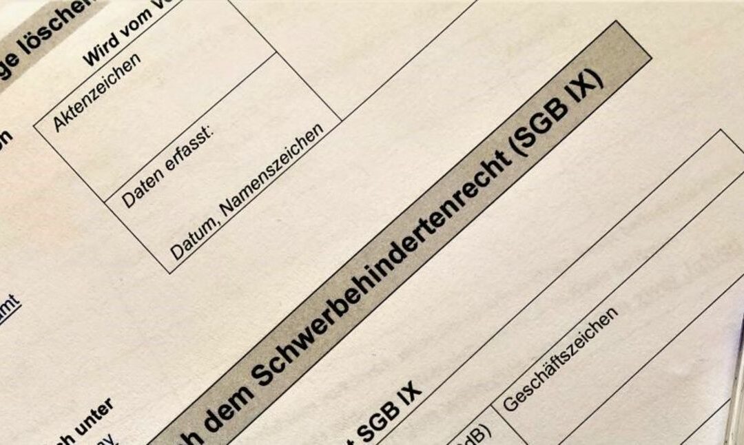 Schwerbehindertenausweis bei Psoriasis: Anspruch, Antrag & Nachteilsausgleiche