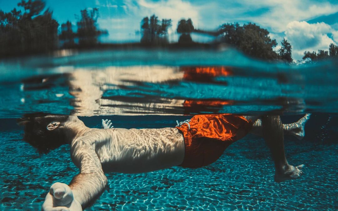 Schwimmen und Psoriasis: Tipps für Chlorwasser, Salzbäder & Sonnenschutz