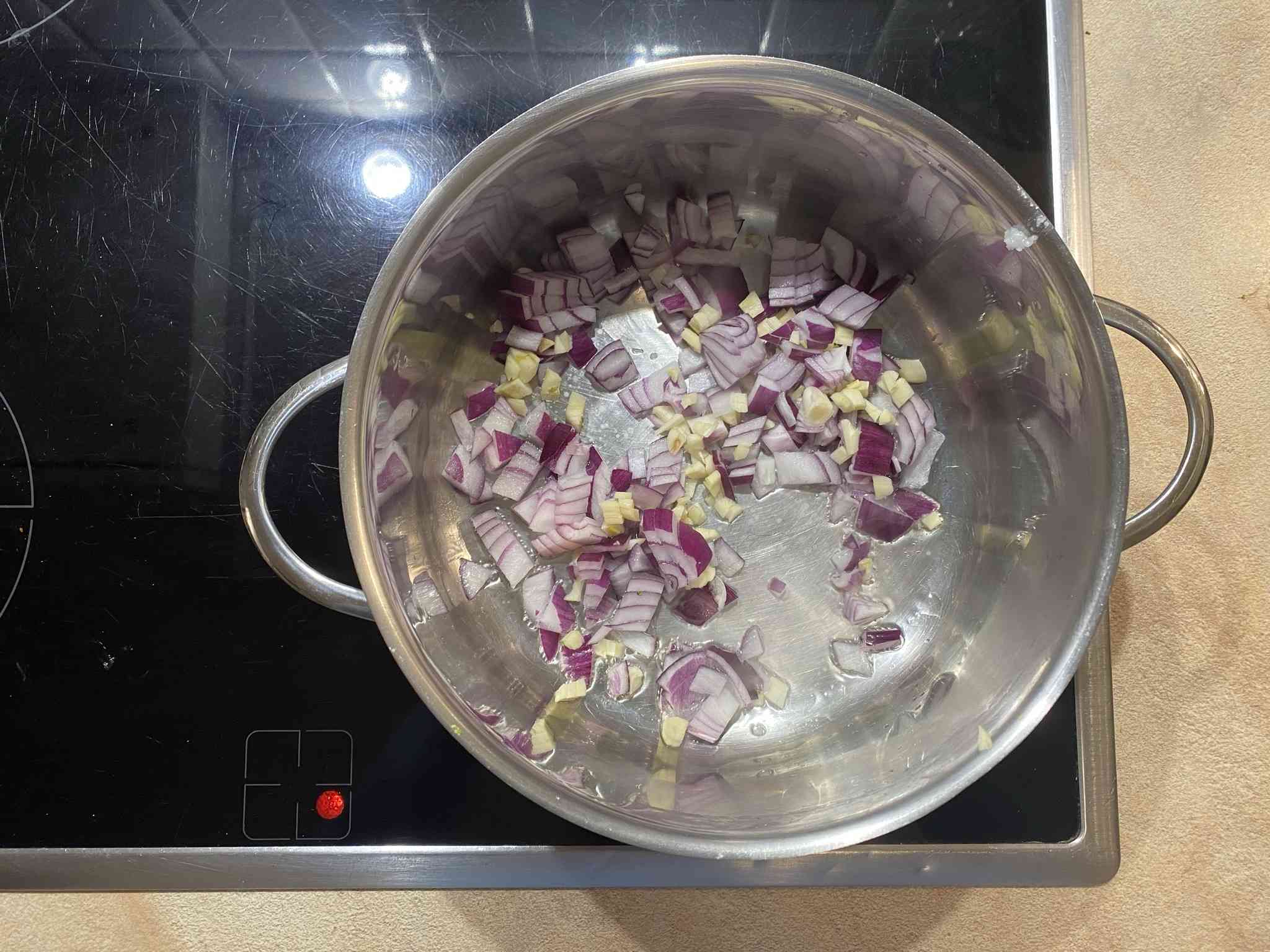 Zwiebeln Knoblauch